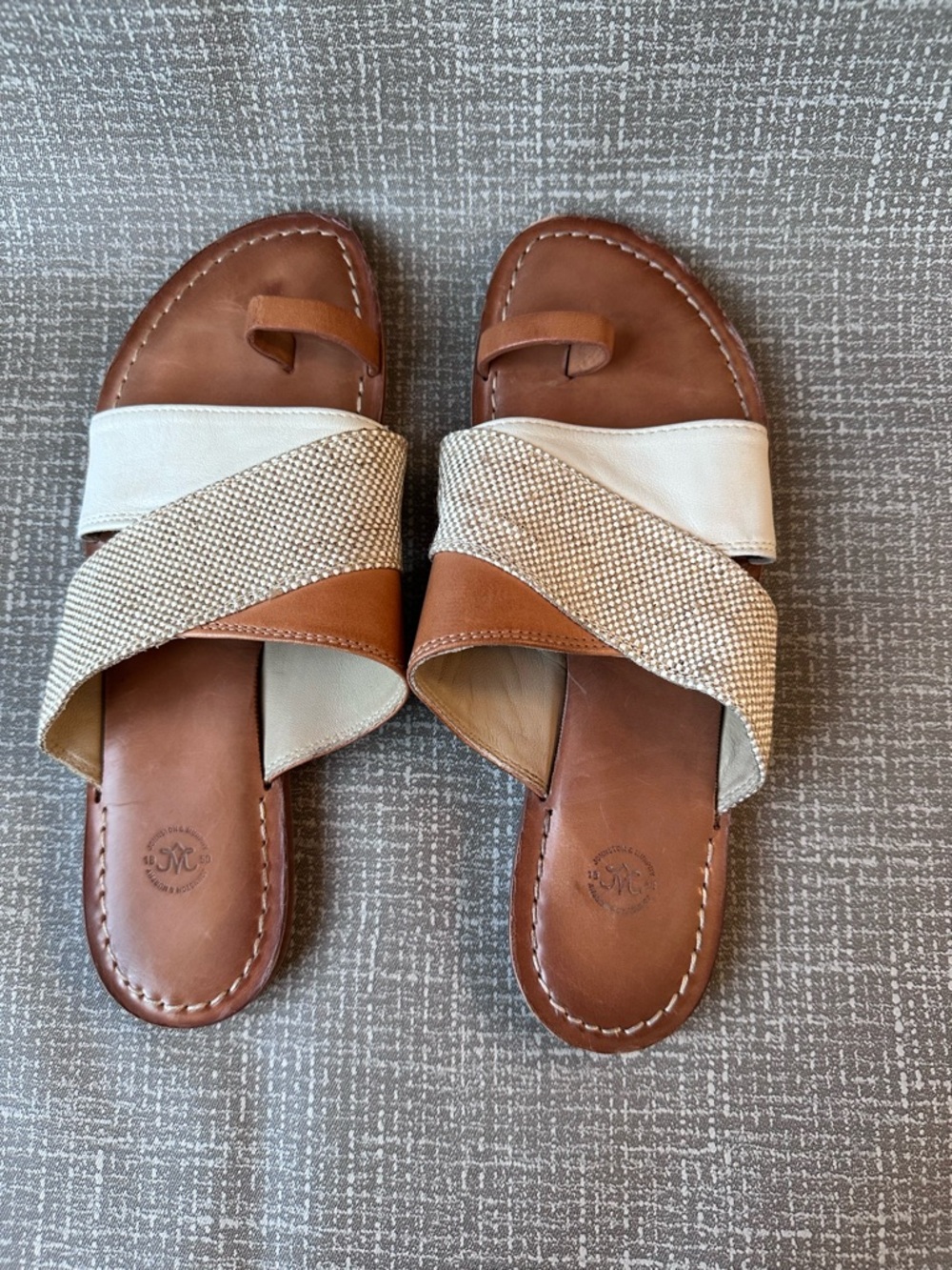 Johnston & Murphy Women’s Size 7 Leather Toe Loop Sandals Brown Cream Woven Flat